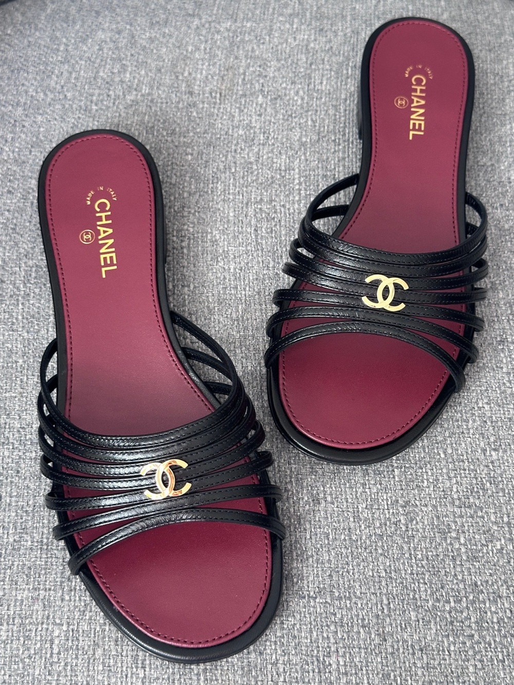 NEW CHANEL BLAZY Black strappy Leather GOLD CC FLIP FLOP Slides Sandals 37.5